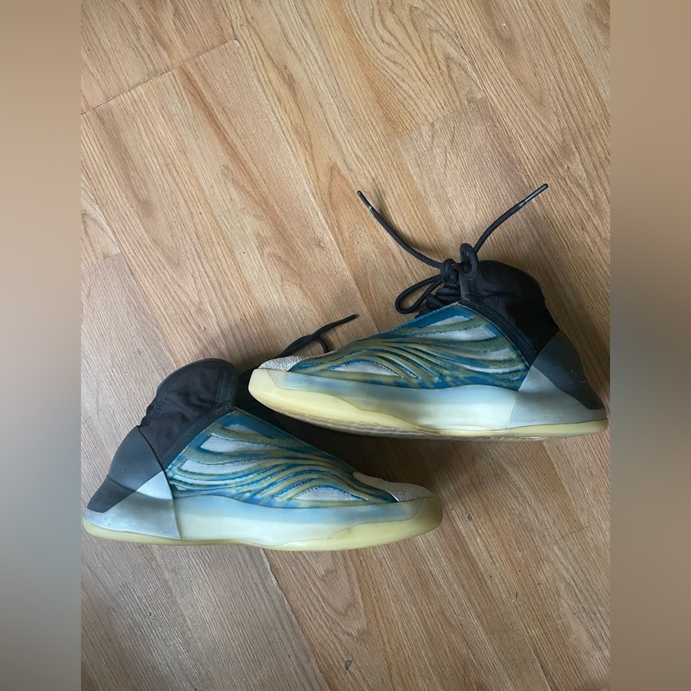 Yeezy Quantum ‘Frozen Blue’ Basketball